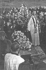 Похорон стрільця Михайла Грицика. Словаччина, 10 листопада 1944.